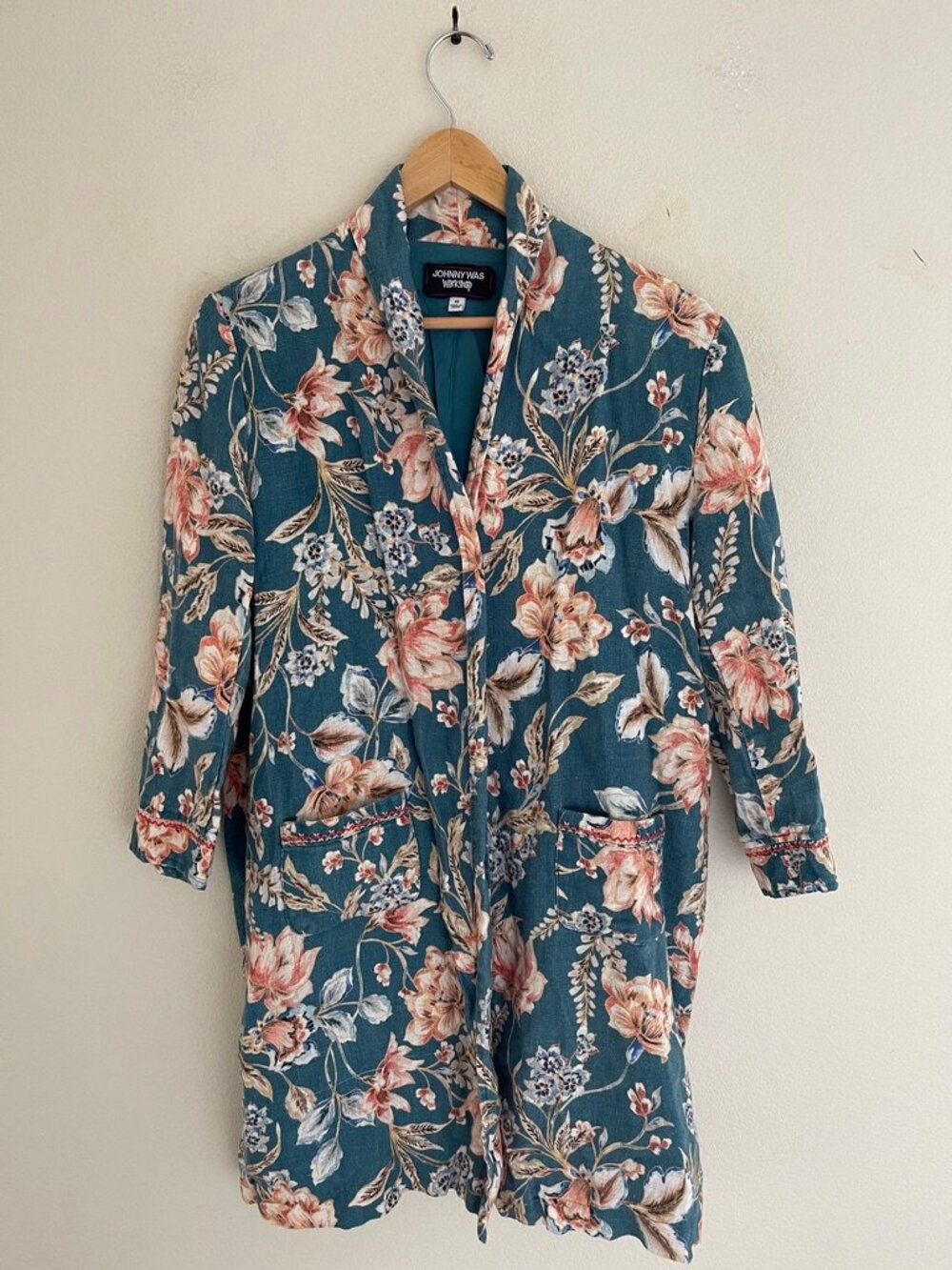 JOHNNY WAS WorkShop 100% Linen Blue Coat with Bold Floral Print: Size XS: NWOT!